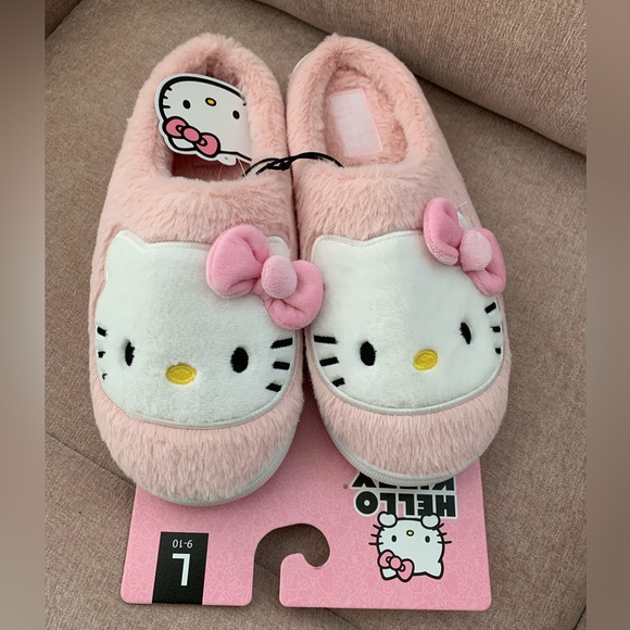 Hello Kitty Shoes - 🎀Hello Kitty Slippers in pink! Ladies size large 9-10